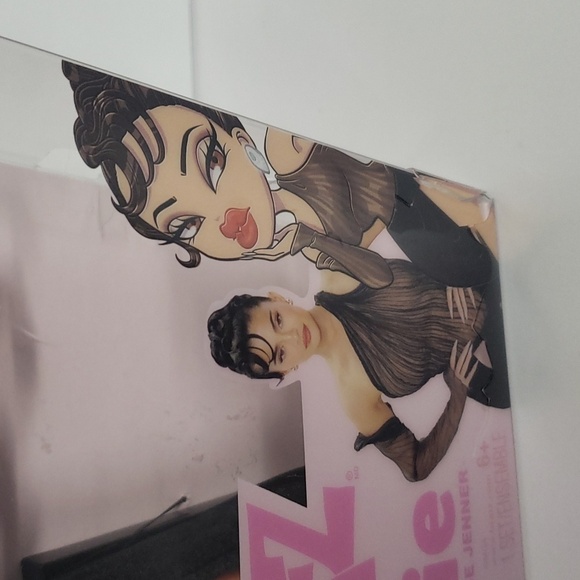 Bratz 2023 Celebrity Kylie Jenner Night Time Designer Edition - Picture 4 of 12